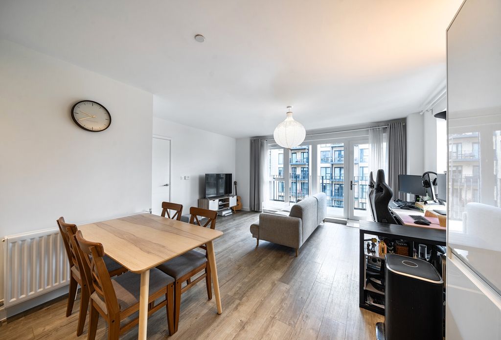 Property photo 1 of 11 1441659-8-69E1Fd4...