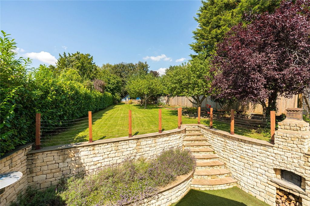 Property photo 3 of 8 Gardens