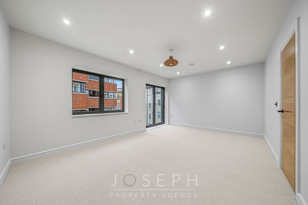 Property photo 3 of 23