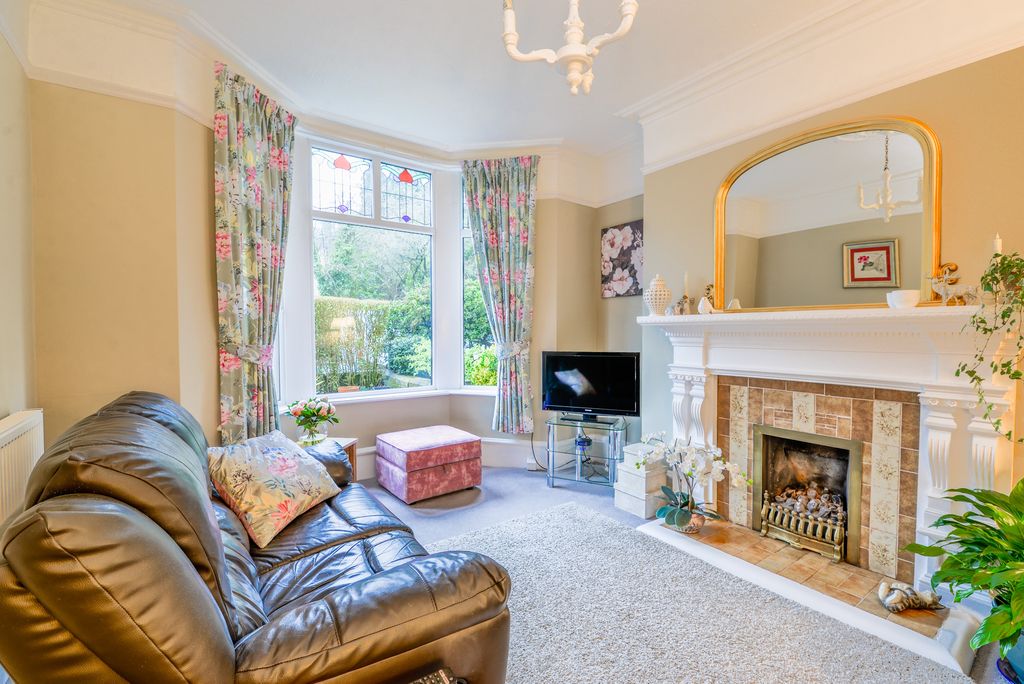 Property photo 2 of 23 Sitting Room