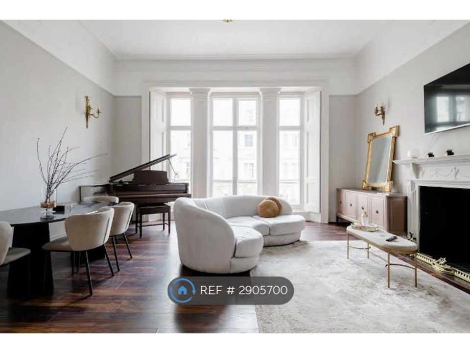 Property photo 1 of 11 Living Room