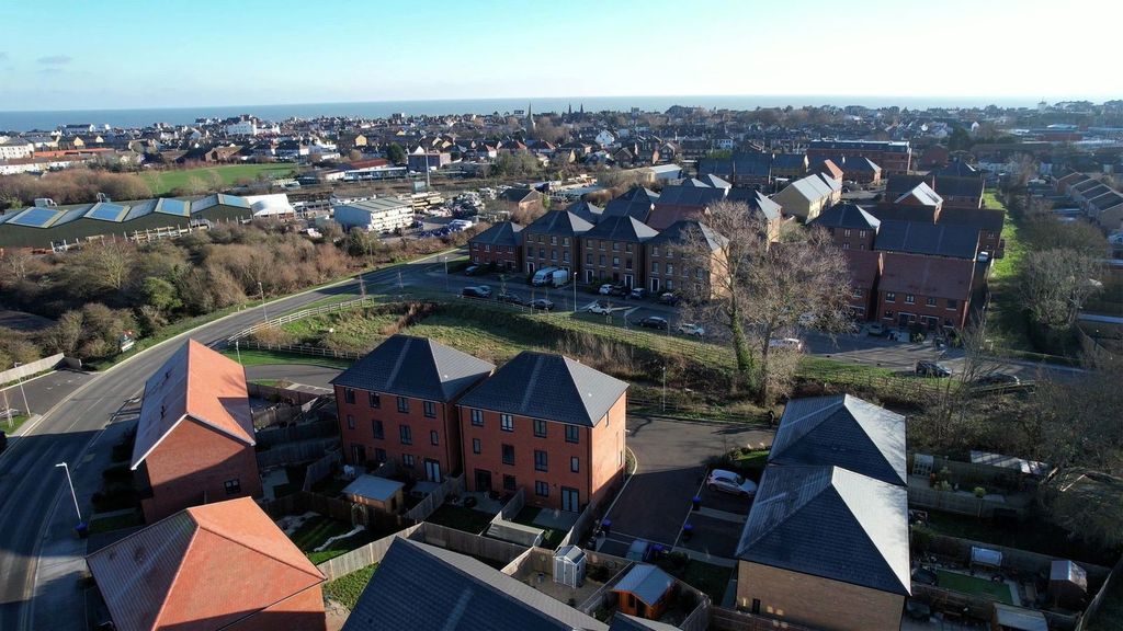 Property photo 2 of 40