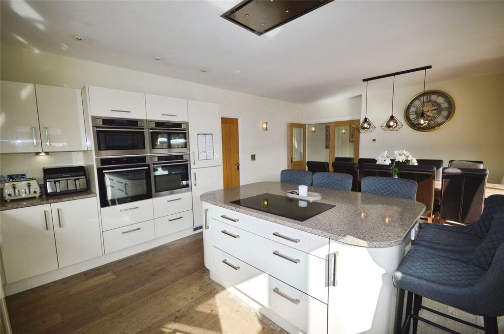 Property photo 2 of 29 Kitchen/Dining Room