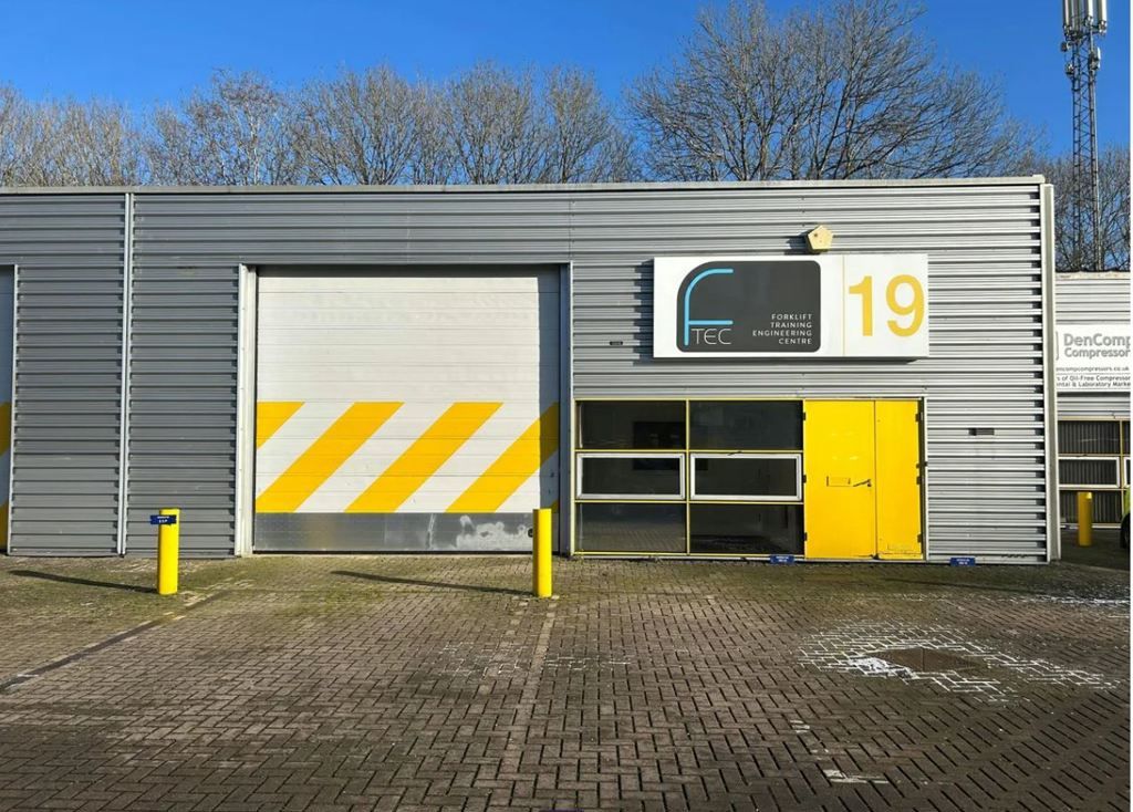 Property photo 1 of 6 Photo 4