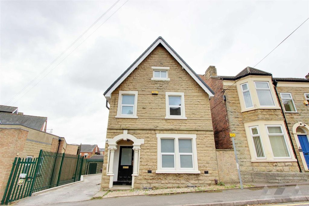 Property photo 1 of 8 Front