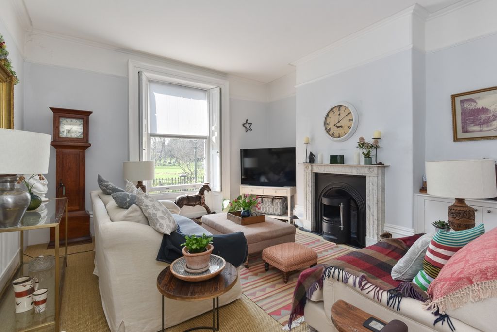 Property photo 2 of 24 4032395