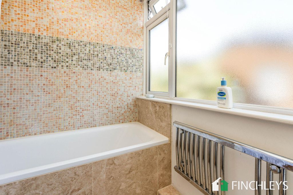 Property photo 2 of 9 Bathroom