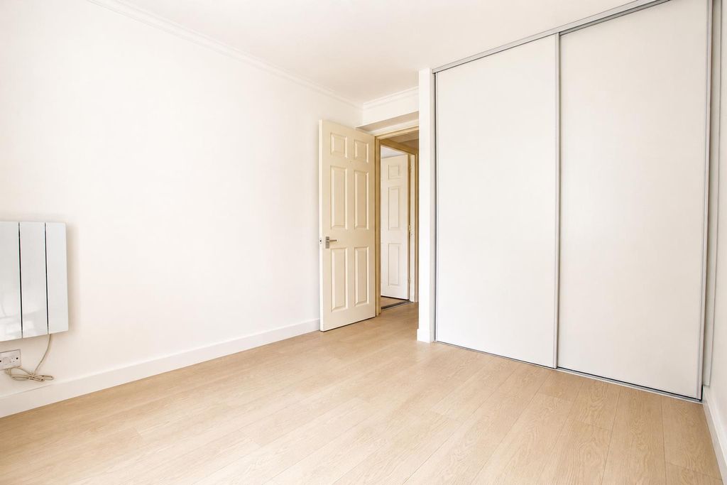 Property photo 3 of 7 Bedroom.Png
