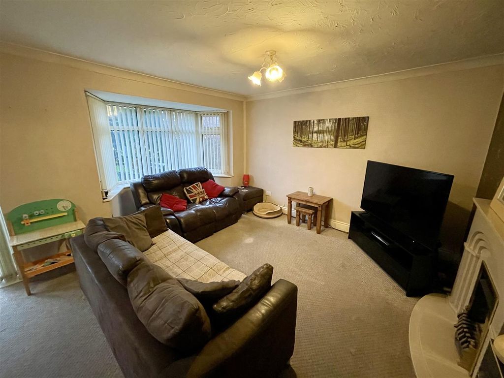 Property photo 2 of 10 Lounge/Dining Room