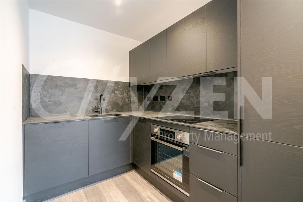 Property photo 2 of 11 Kitchen