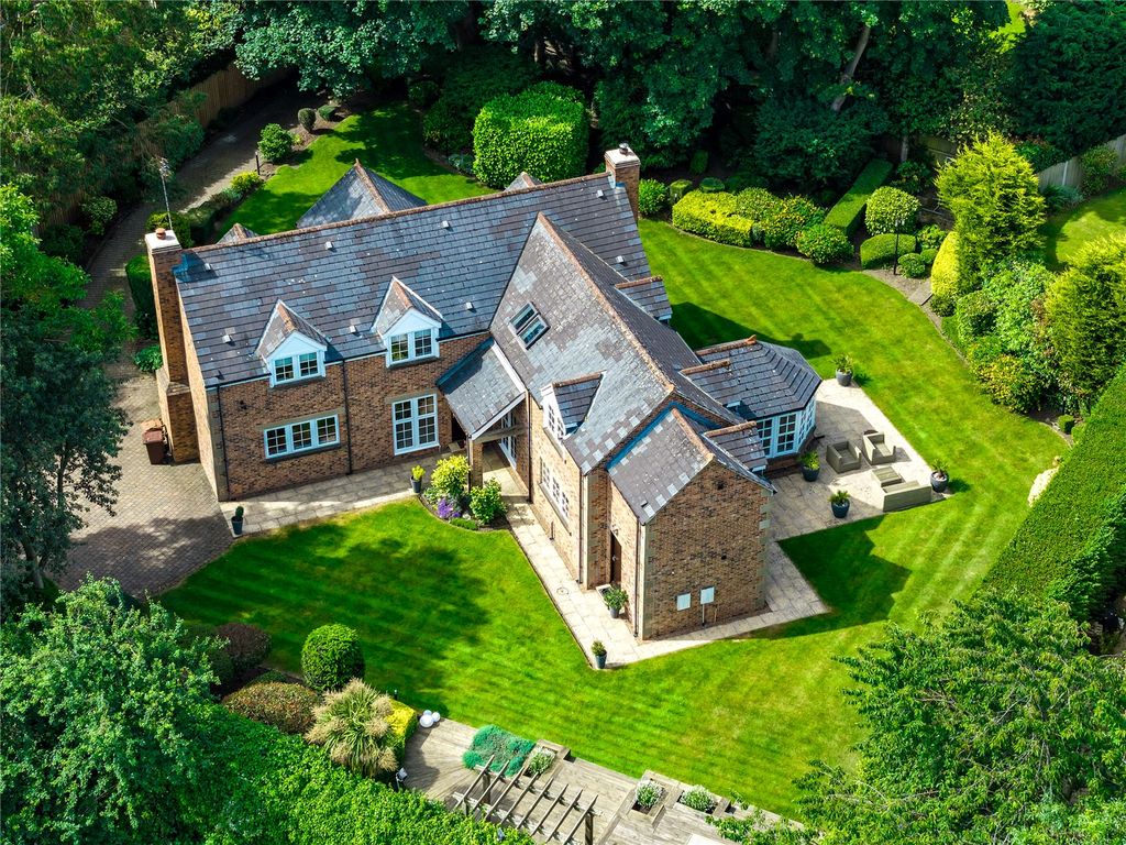 Property photo 1 of 33 Picture No. 04