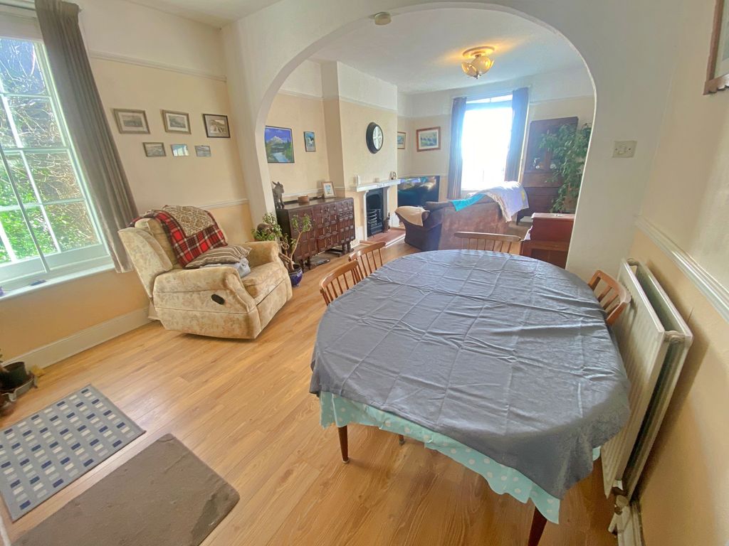 Property photo 2 of 28