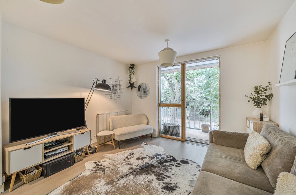 Property photo 2 of 23