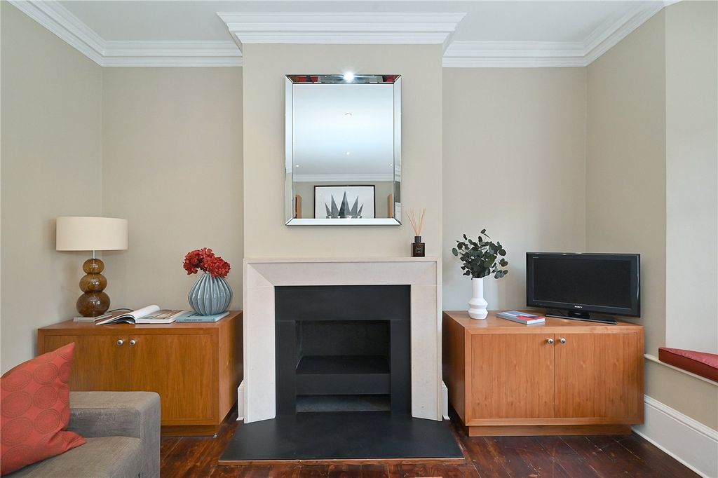 Property photo 3 of 10 Fire Place