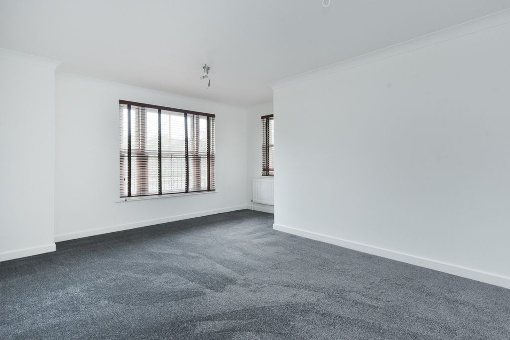 Property photo 3 of 6 2591078