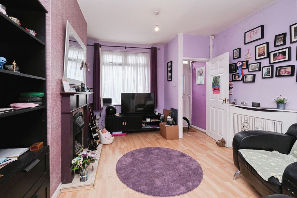 Property photo 3 of 17 Photo