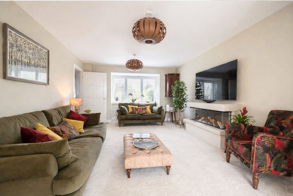 Property photo 2 of 21 Lounge