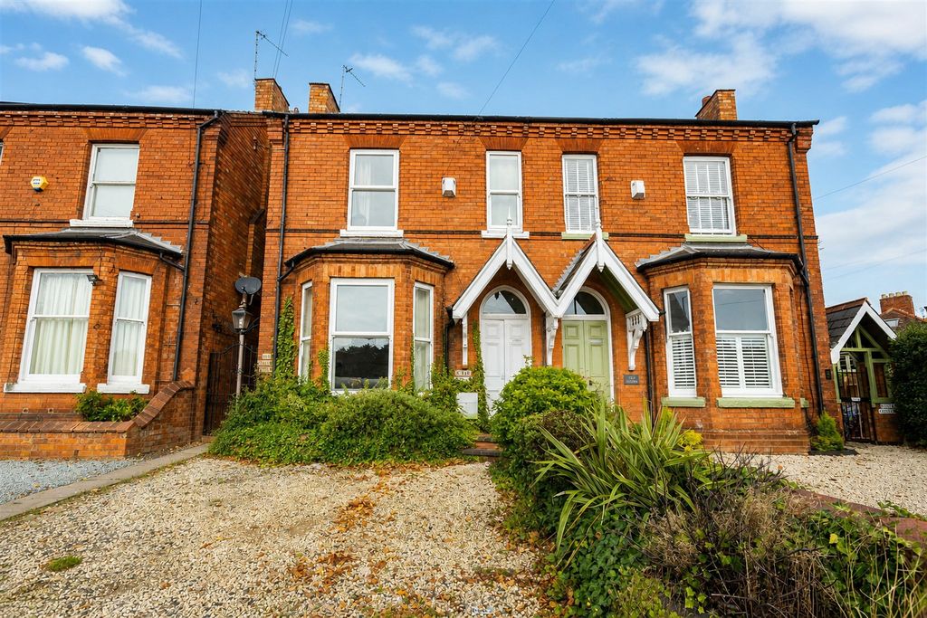 Property photo 1 of 14 Approach