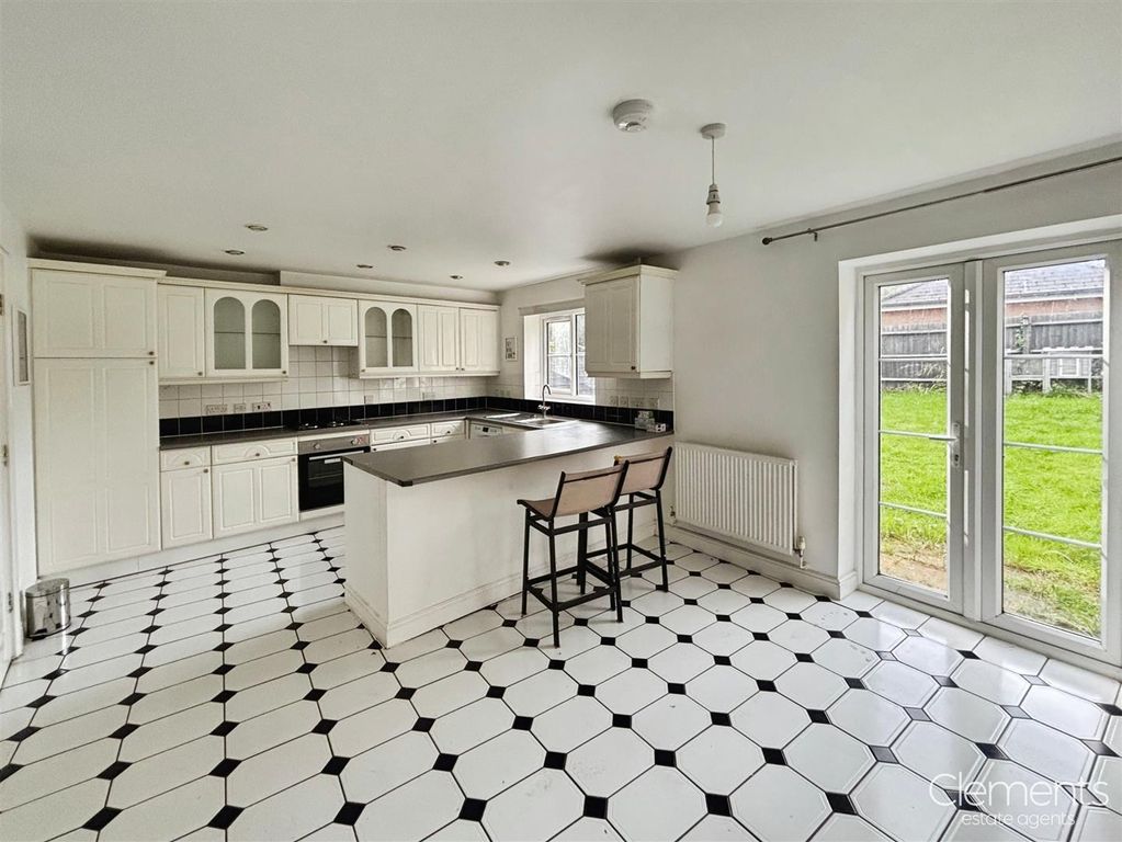 Property photo 2 of 17 8A7Be594-Photo 209-11-25 2C 2017 2054 2048.Jpg