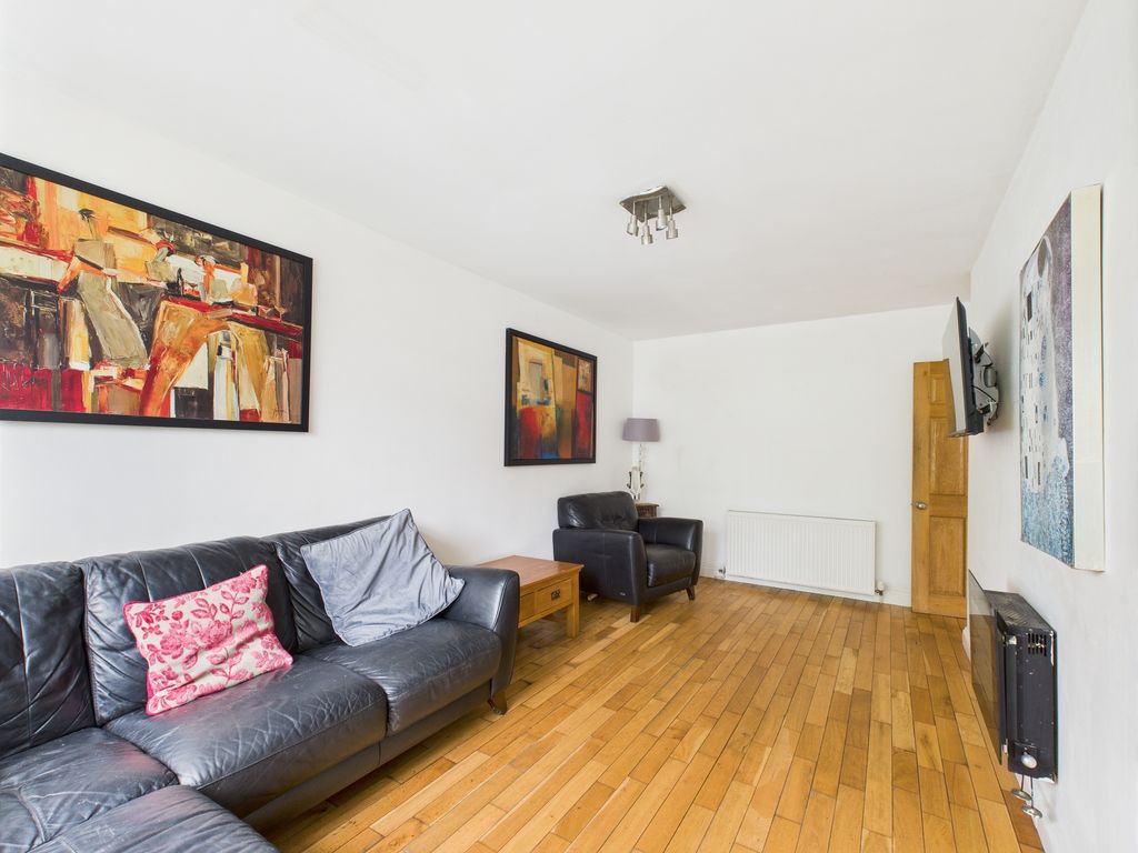 Property photo 2 of 27