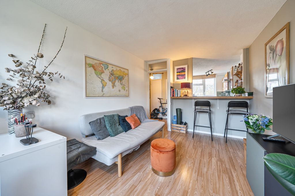 Property photo 1 of 16 1429523-6-69B185c...