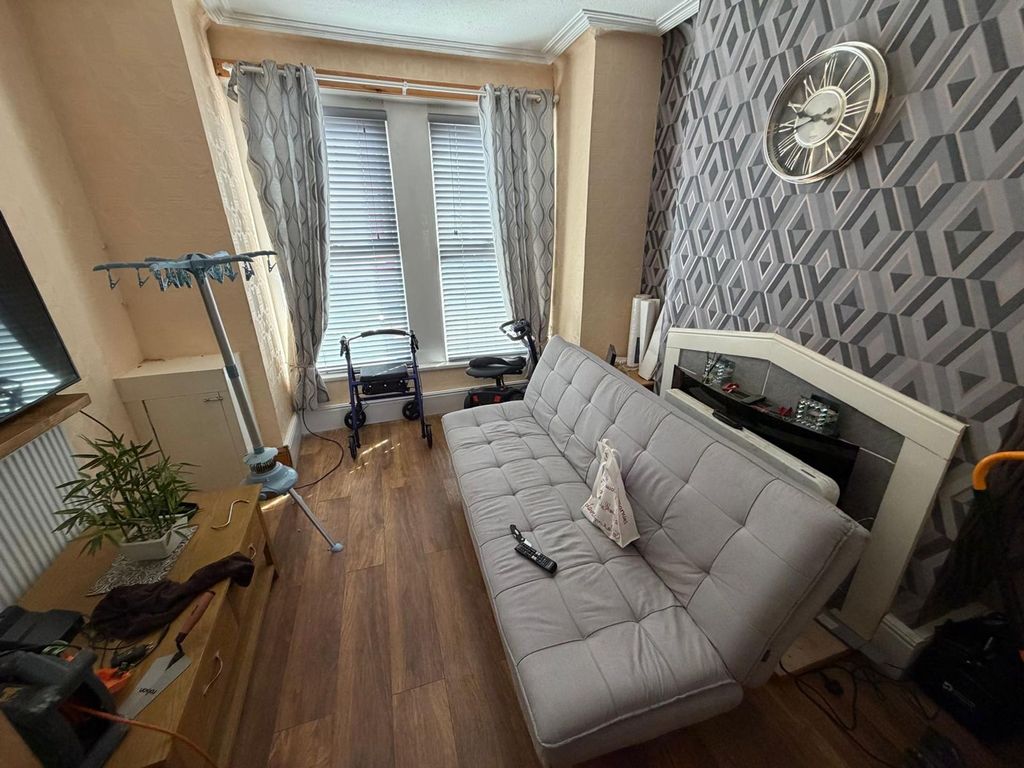 Property photo 2 of 9