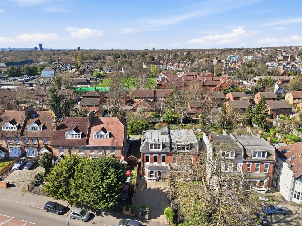 Property photo 3 of 26