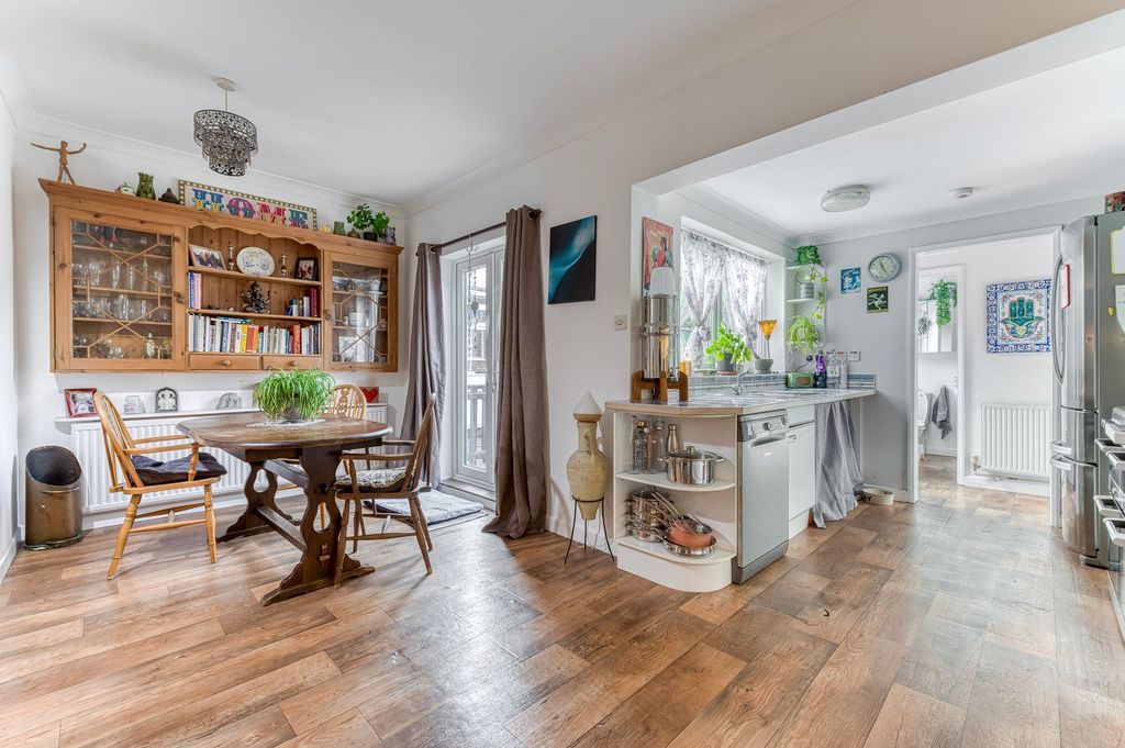 Property photo 3 of 22