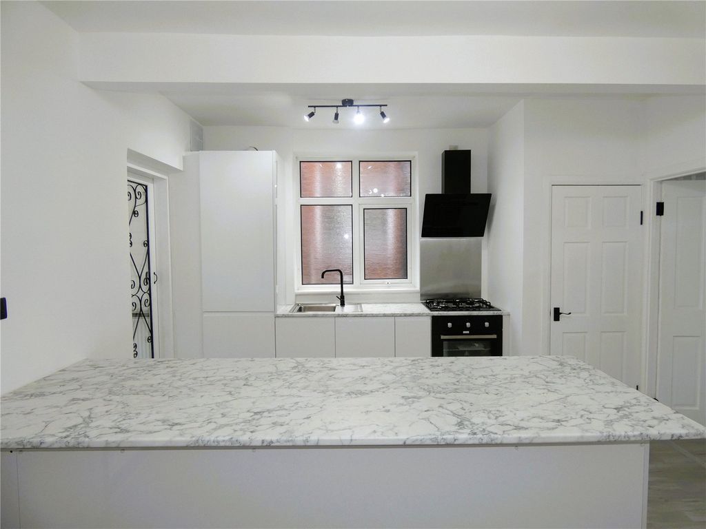 Property photo 3 of 19 Picture No. 16