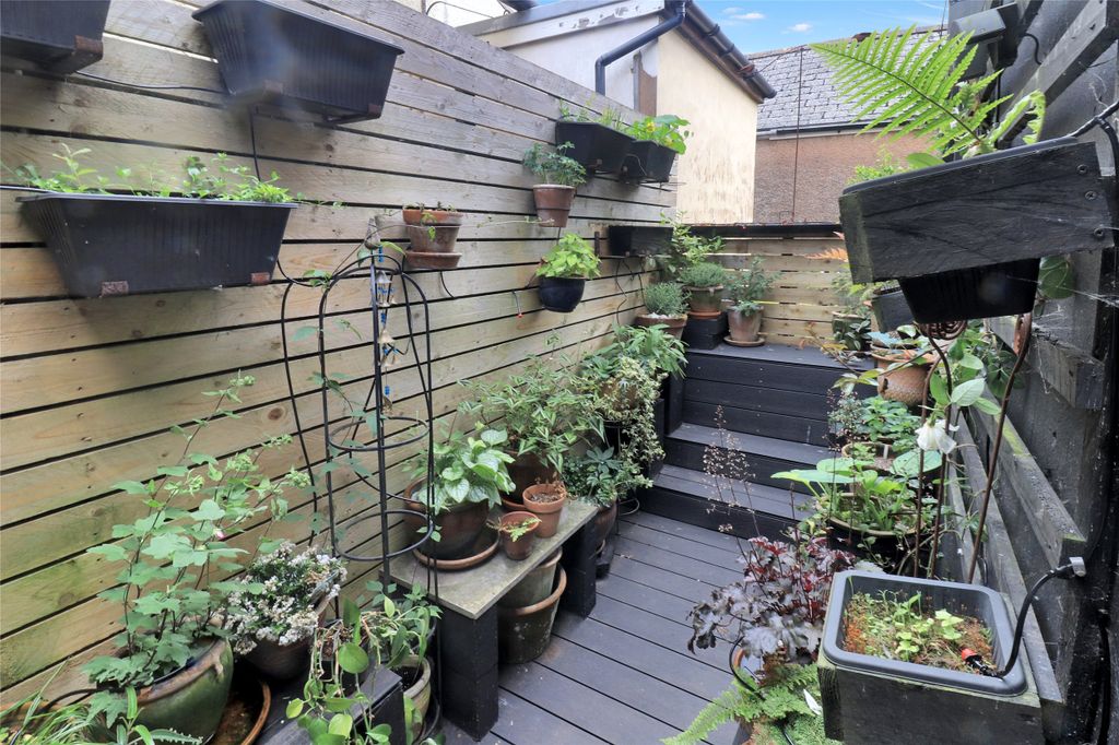 Property photo 3 of 16 Picture No. 11