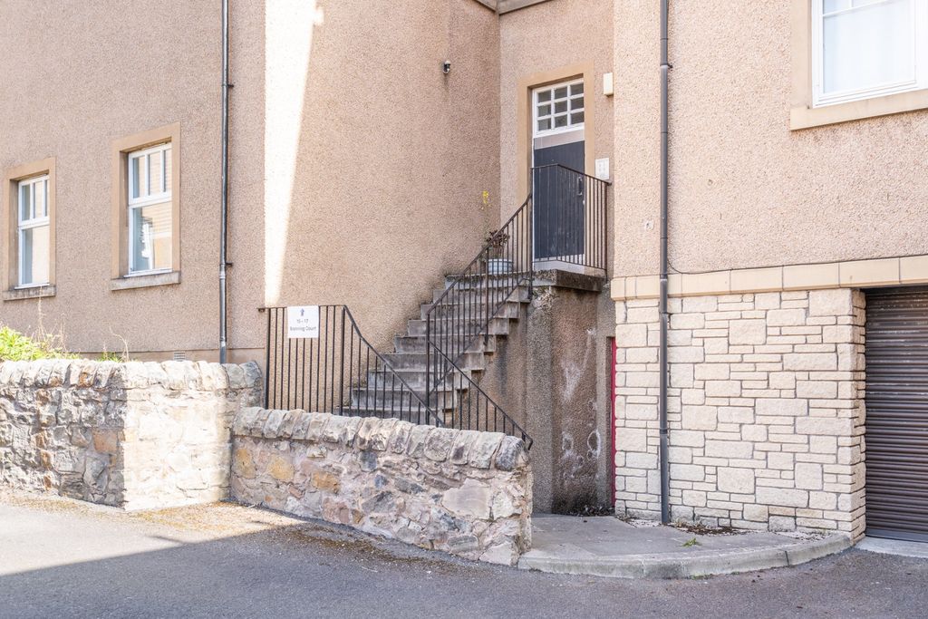 Property photo 3 of 26