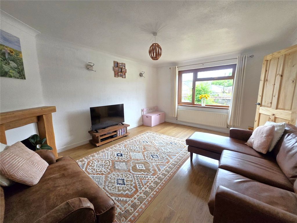Property photo 2 of 15 Picture No. 17