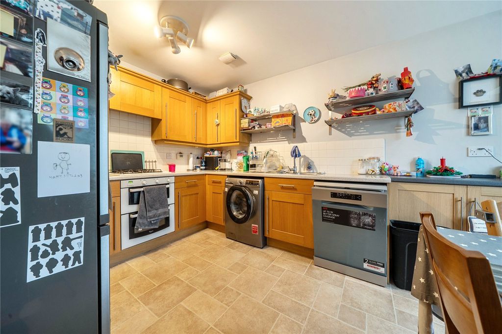 Property photo 2 of 19 Kitchen