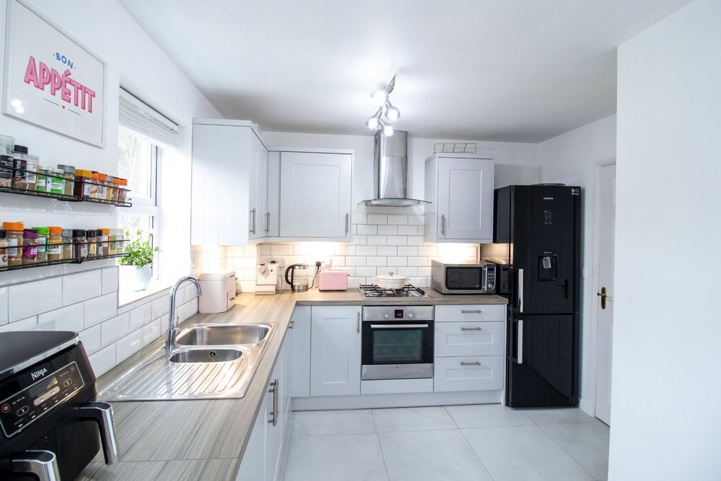 Property photo 2 of 13 Picture No. 03