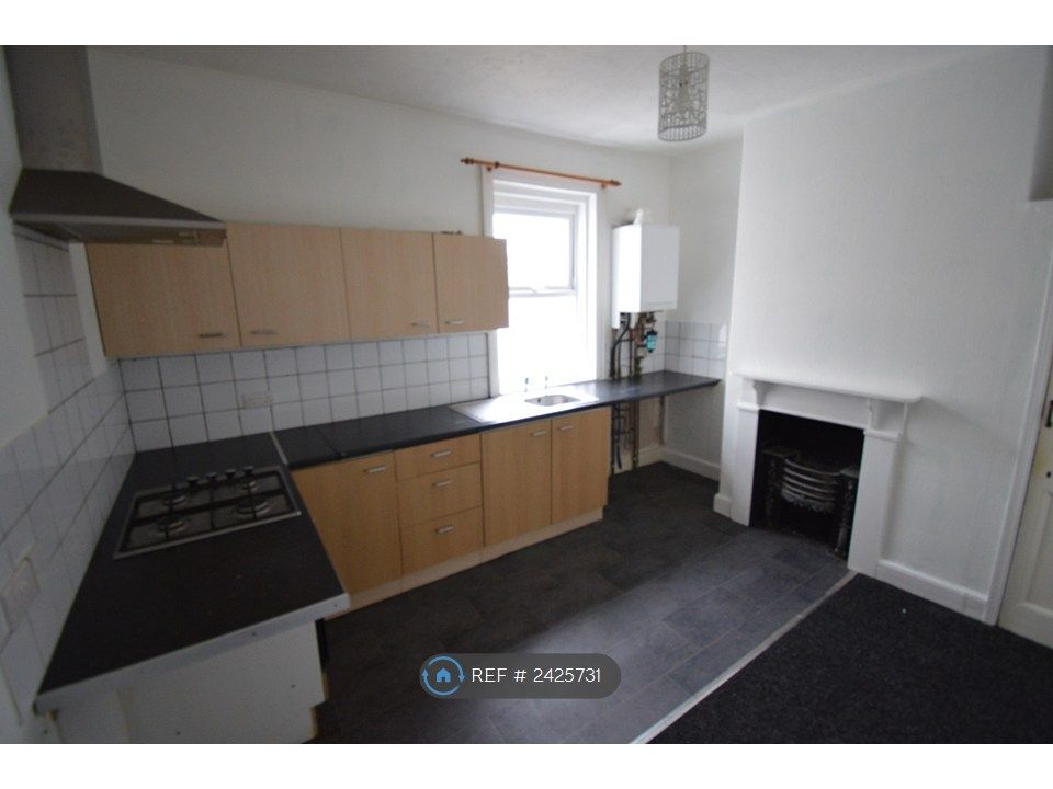 Property photo 3 of 9 Kitchen