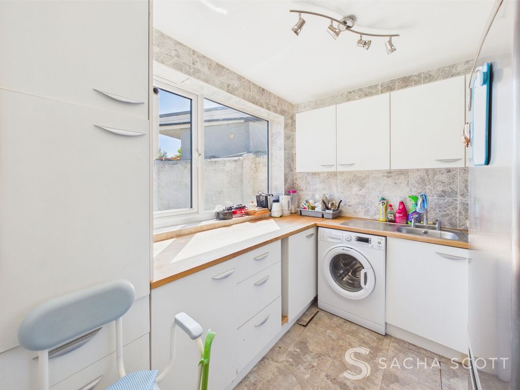 Property photo 3 of 19 Kitchen