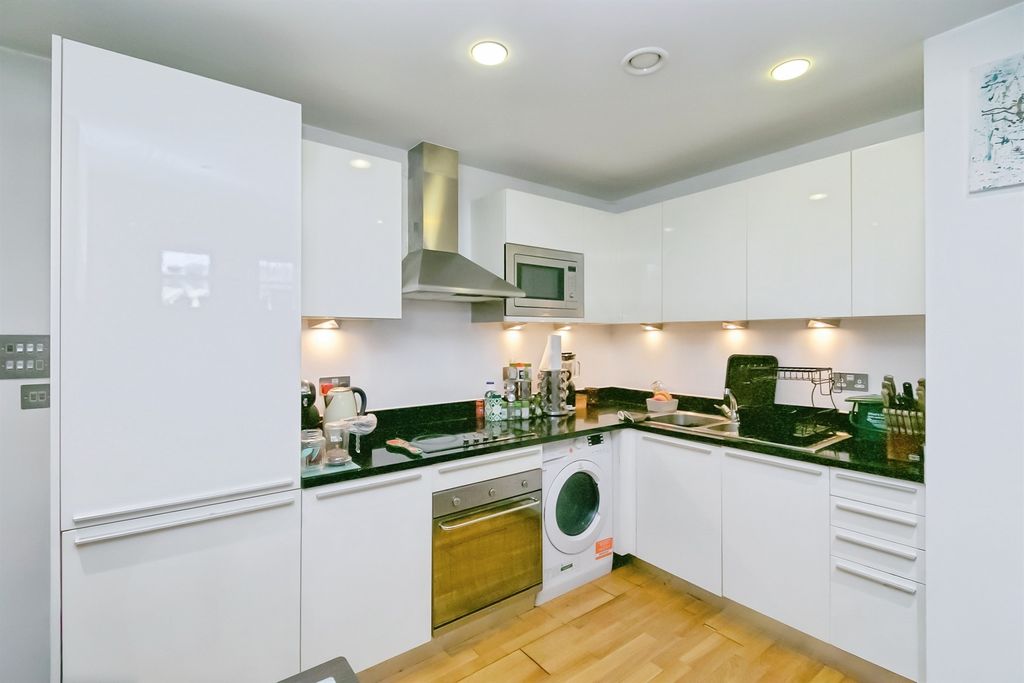 Property photo 3 of 12