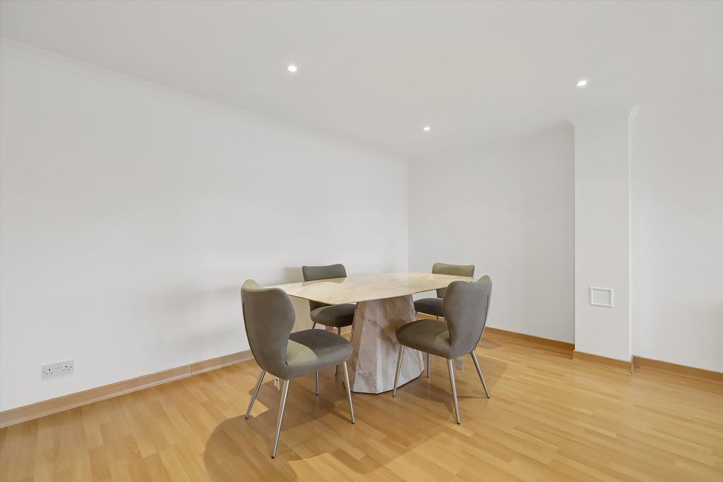 Property photo 3 of 13 Image