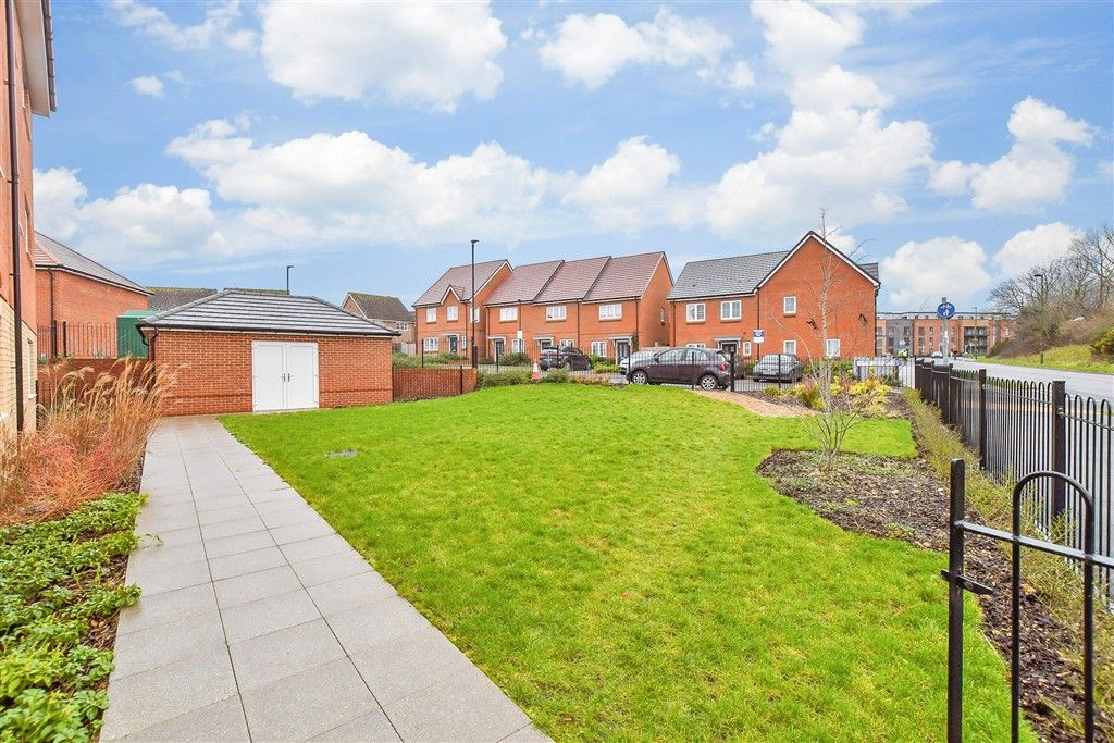 Property photo 2 of 4 Communal Gardens