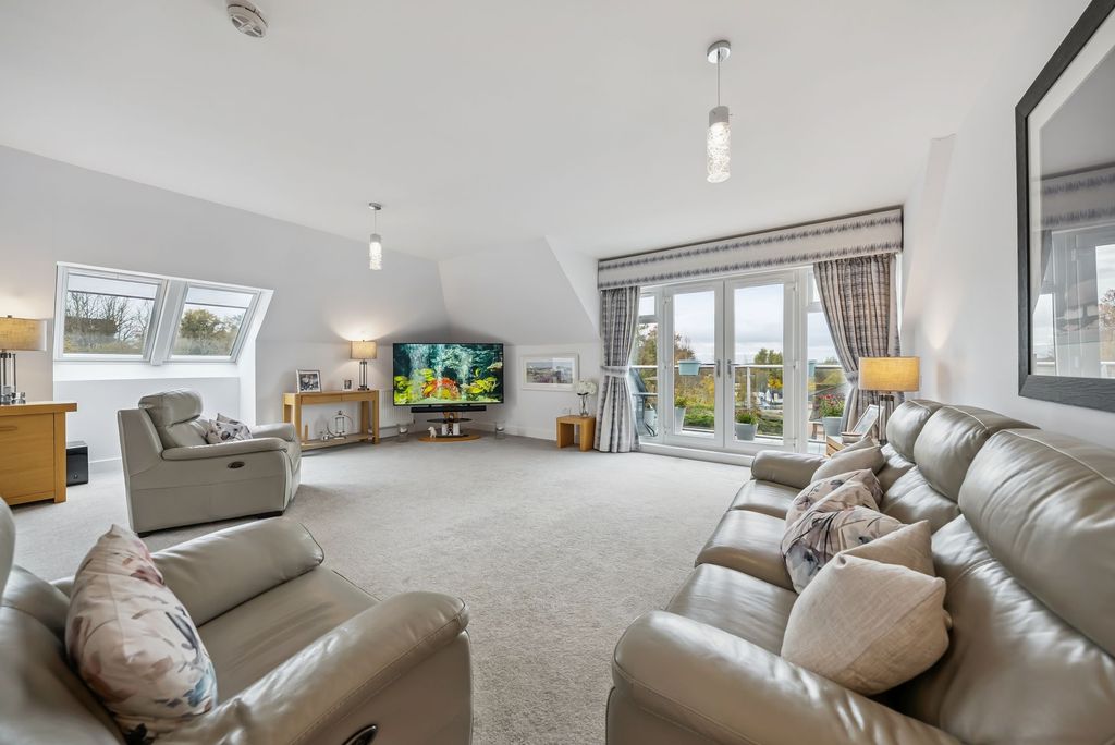 Property photo 2 of 25