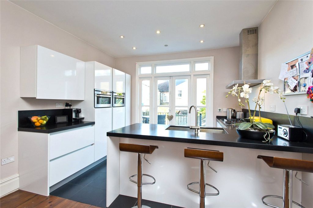 Property photo 1 of 16 Picture No. 08