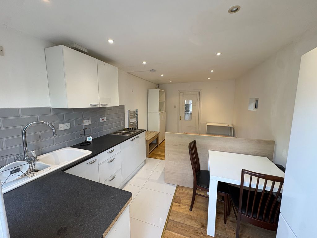 Property photo 3 of 8 Image