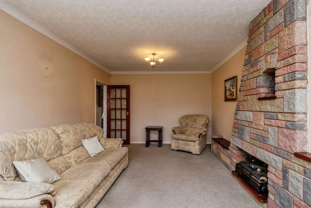 Property photo 2 of 15 Lounge