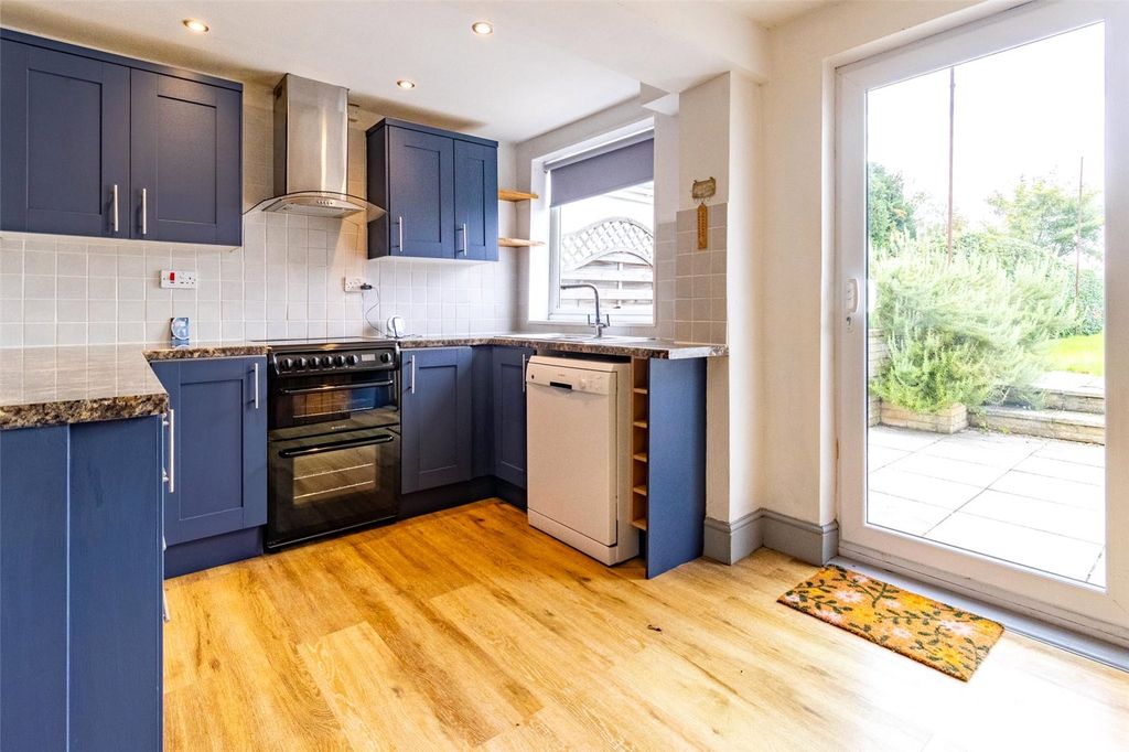 Property photo 2 of 18 Picture No. 11