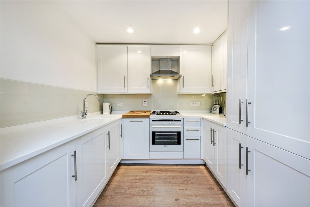 Property photo 3 of 10 Kitchen