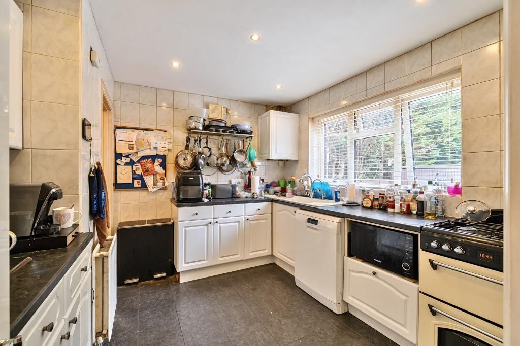 Property photo 2 of 19 Kitchen