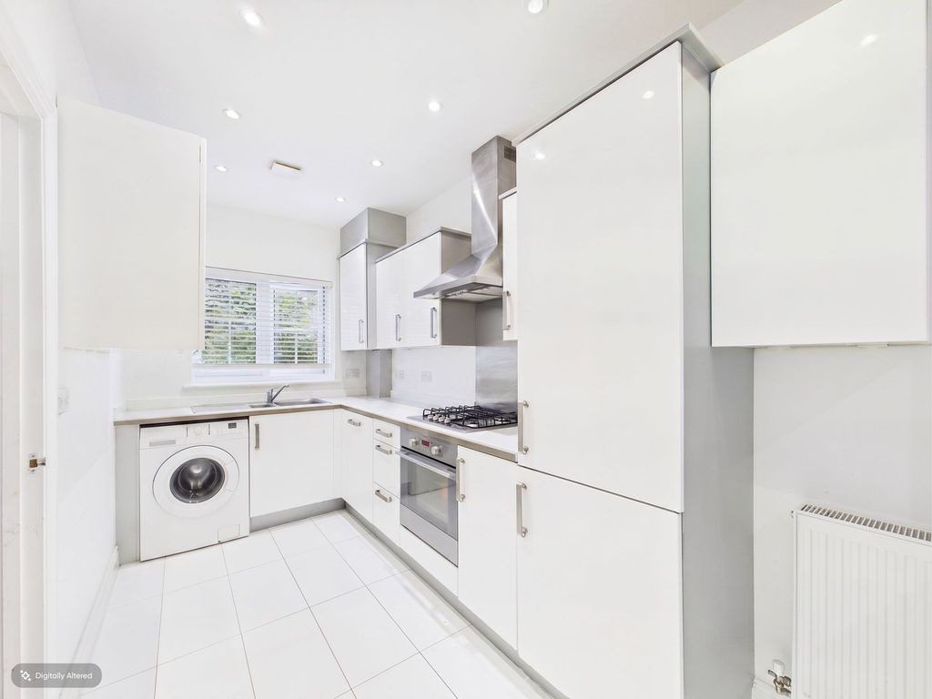 Property photo 3 of 28 Kitchen / Breakfast Room