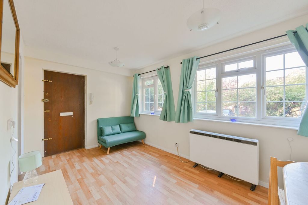 Property photo 2 of 7
