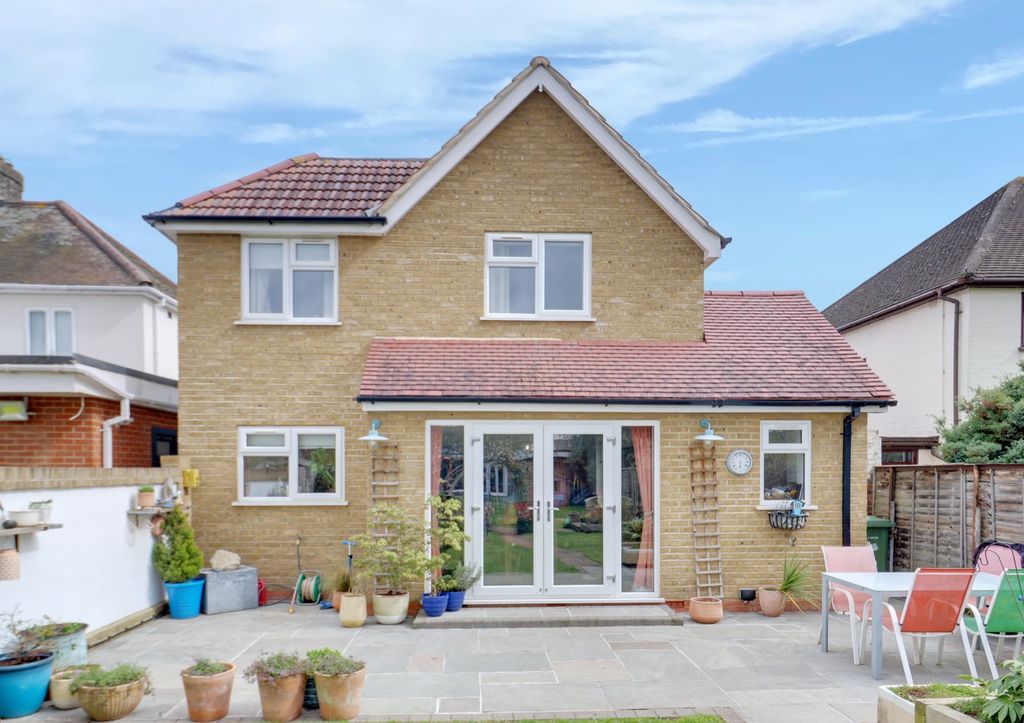 Property photo 2 of 25