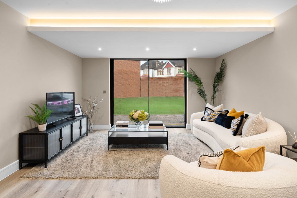 Property photo 2 of 29